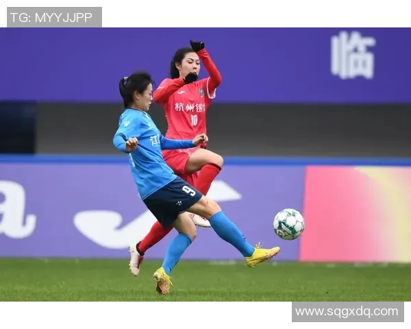 女足主力前锋重伤复出,首次合练引发全场欢呼 女足主力前锋重伤复出,首次合练引发全场欢呼